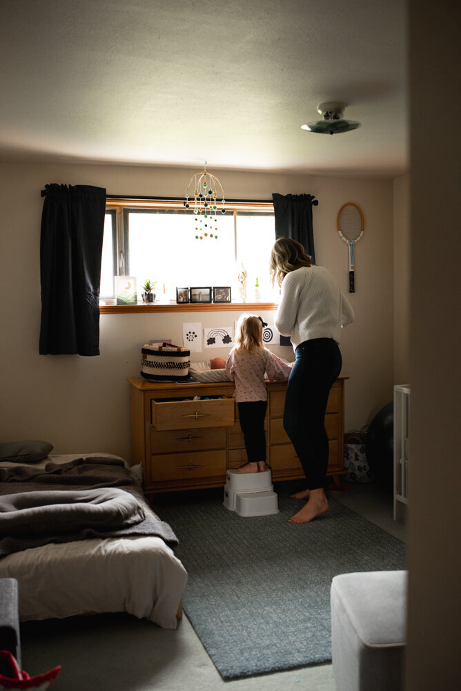 Modern family photo ideas in home documentary photos with new baby