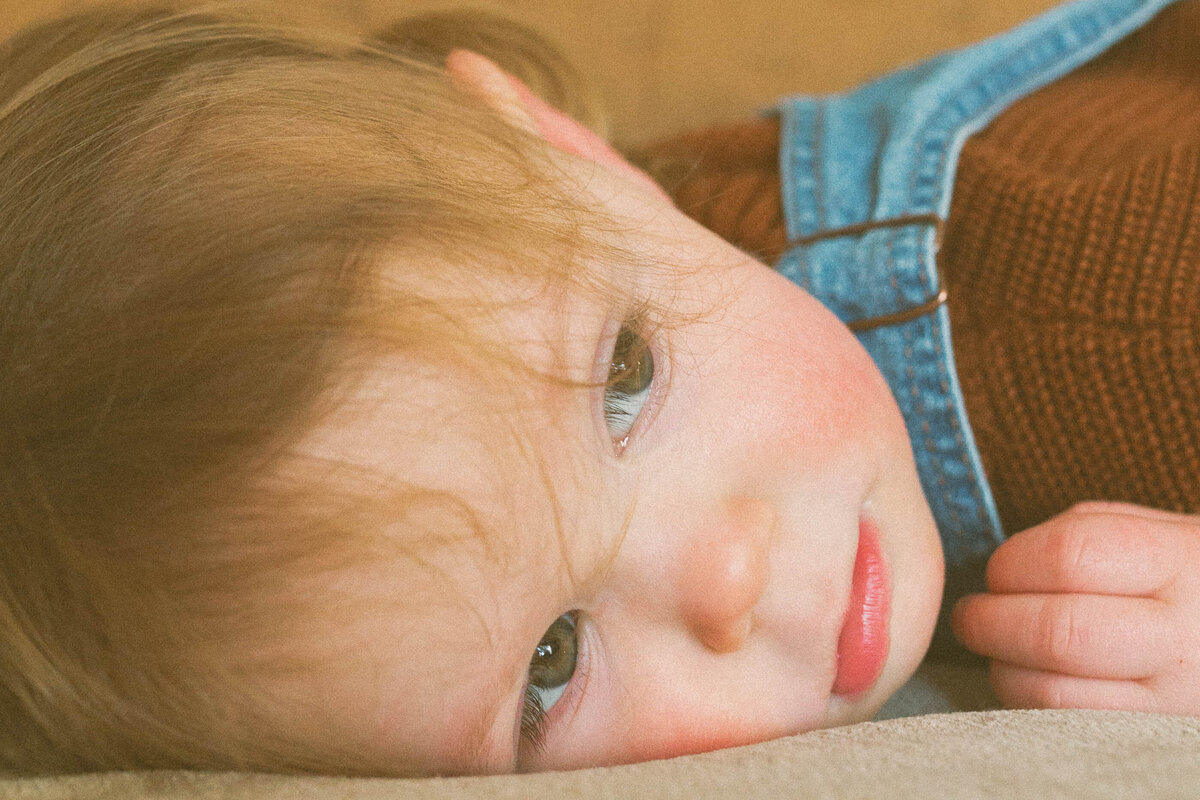 Slow In-Home Family Session in Columbia Missouri231209--0047