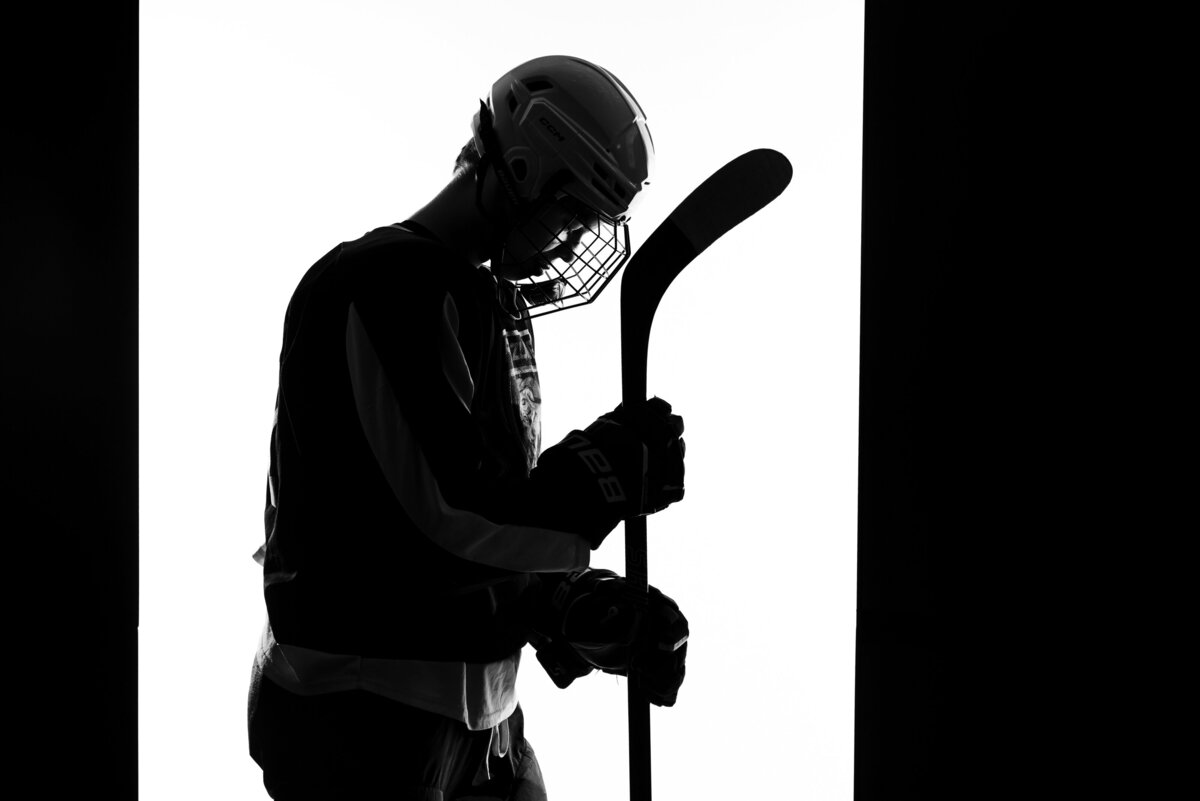 st-louis-senior-photographer-senior-boy-in-hocky-uniform-silhouette