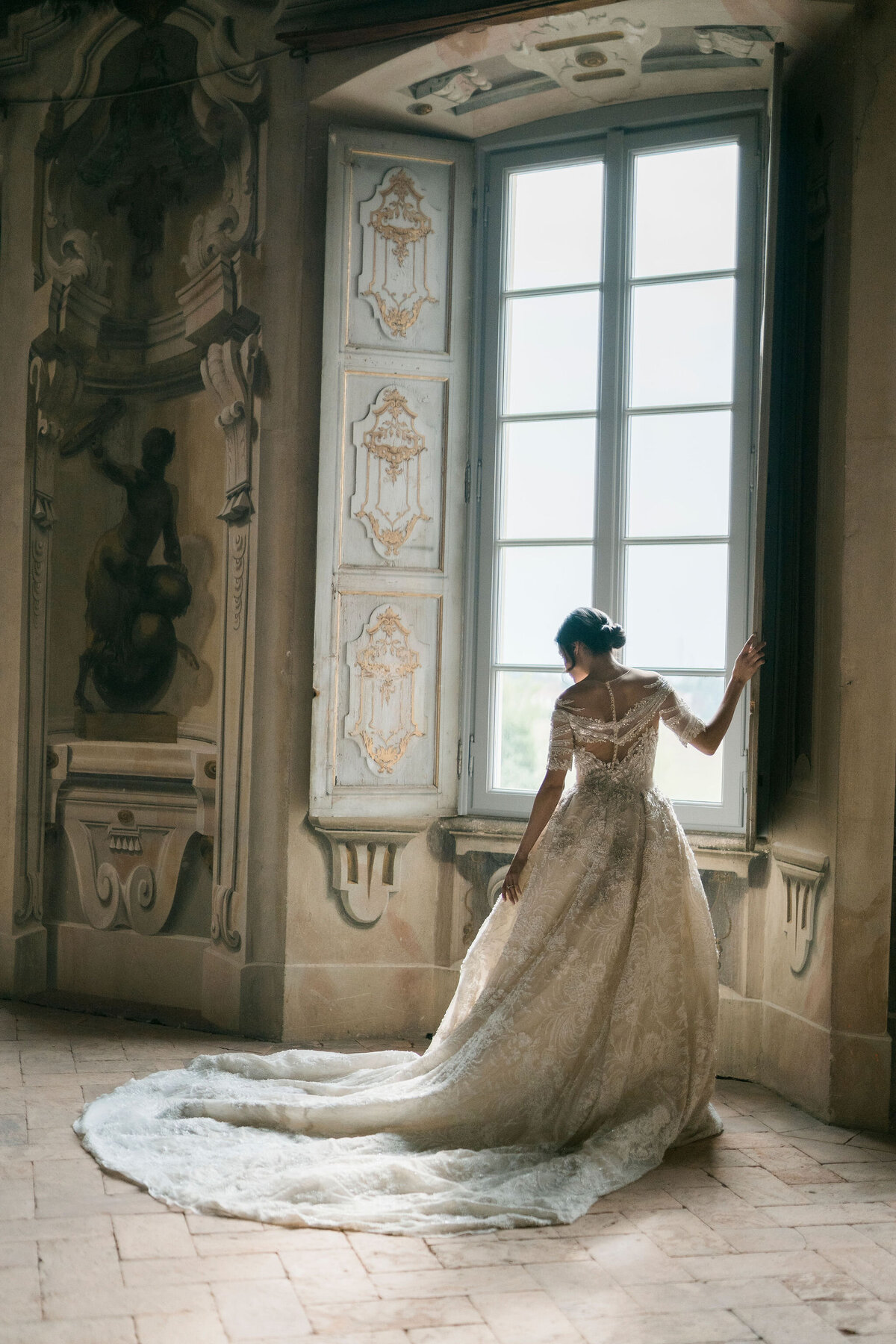 056-Villa-Arconati-Milan-Italy-Cinematic-Romance-Destination-Weddingl-Editorial-Luxury-Fine-Art-Lisa-Vigliotta-Photography