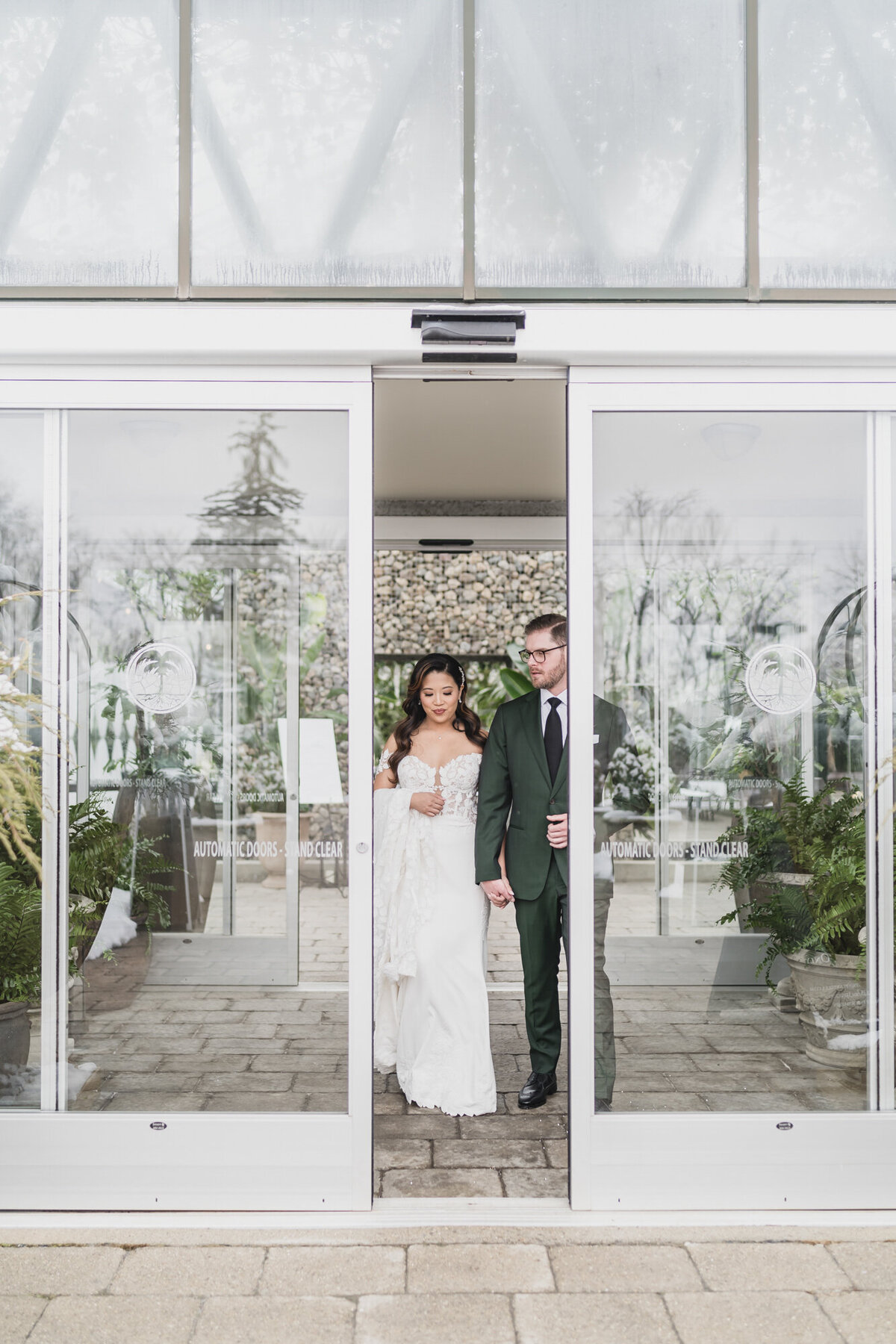 A MAGICAL WINTER PLANTERRA GARDEN WEDDING WITH A GREEN COLOR PALETTE IN WEST BLOOMFIELD, MICHIGAN PROVIDED BY KARI DAWSON PHOTOGRAPHY37