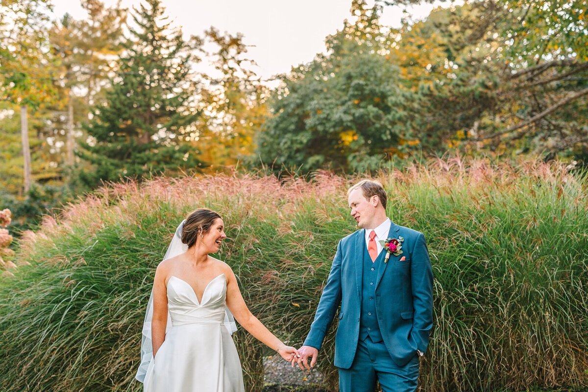 Live_Well_Farm_Colorful_Fall_Wedding_Harpswell_Maine_Photography_0076