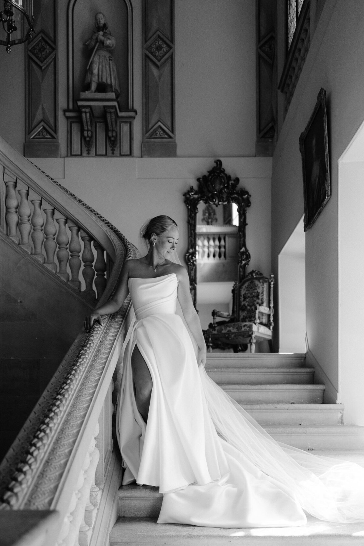 Modern_Fashion_Chateau_Durantie_Destination_Wedding_Photographer-64
