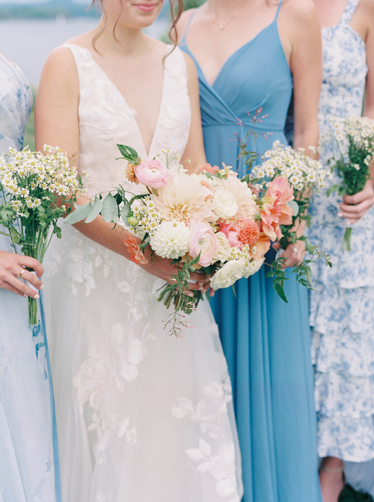 Vermont-Luxury-Wedding-Photographer-Bride-Bridesmaid-Bouquet_274