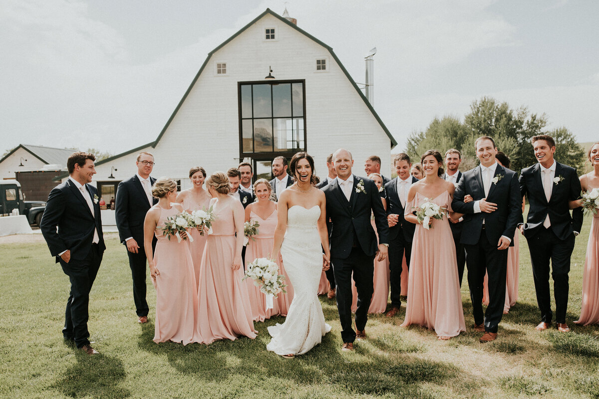 outdoor-barn-wedding-photography-montana-16