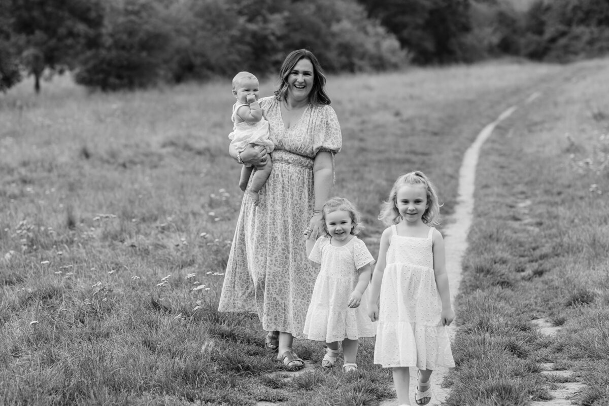 familyphotoshoot-megandaisystudiobw-6