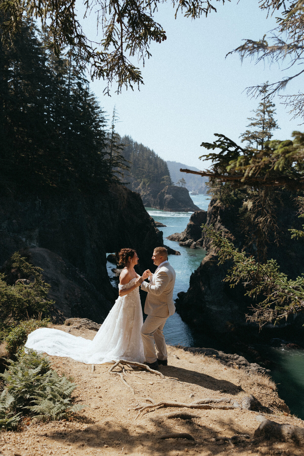 Brookings Oregon Elopement Courtney & Dustin| Megan Badia Photography-7