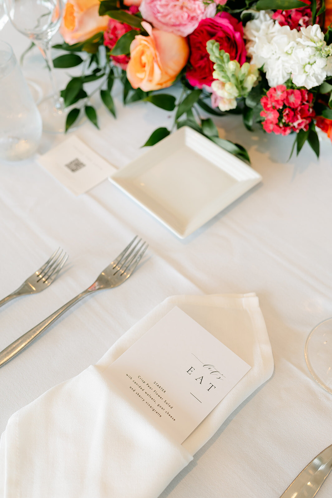 TPC River Highlands Colorful Summer Wedding