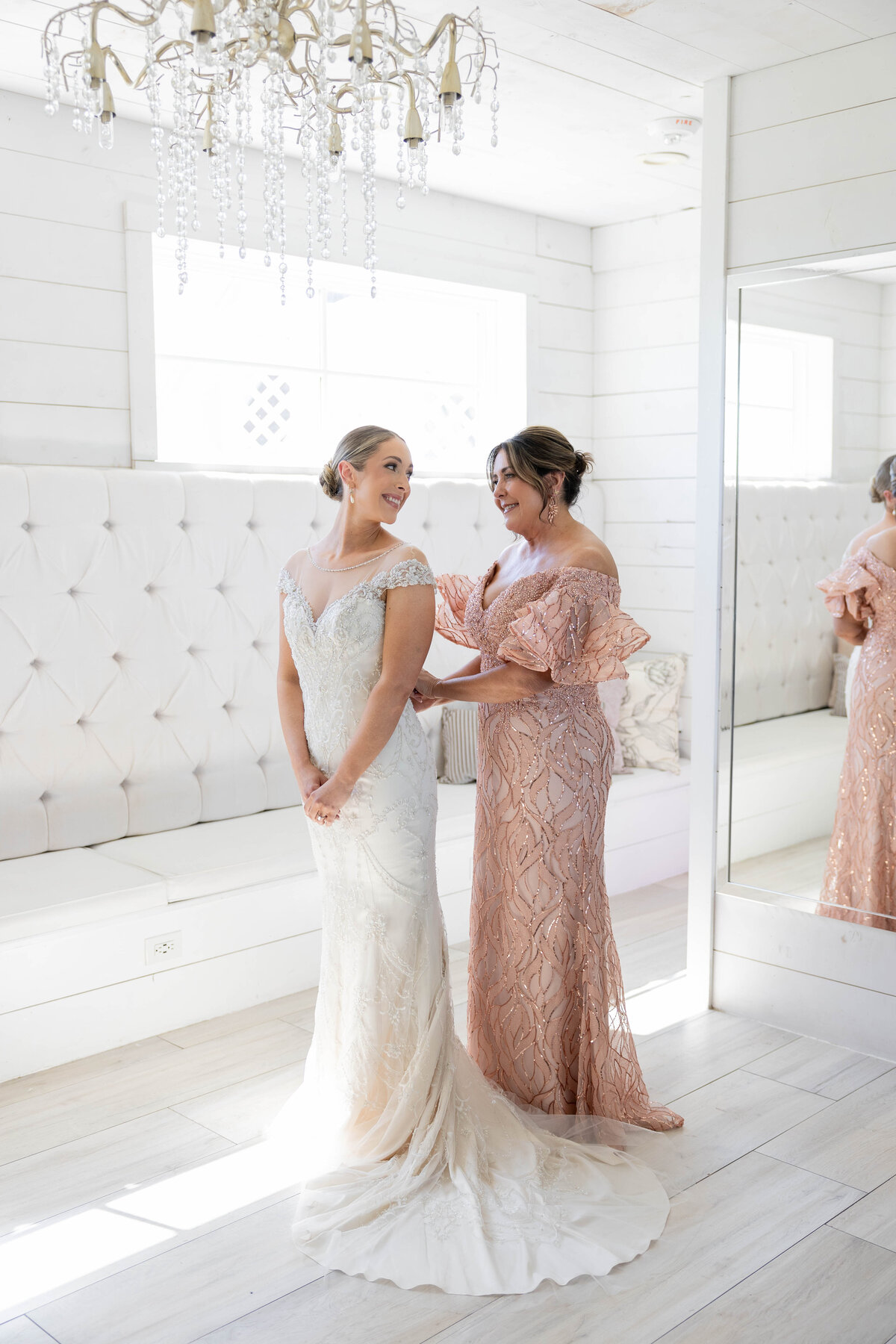 TNAI_Emily & Corey_5.3.25_Getting Ready-99