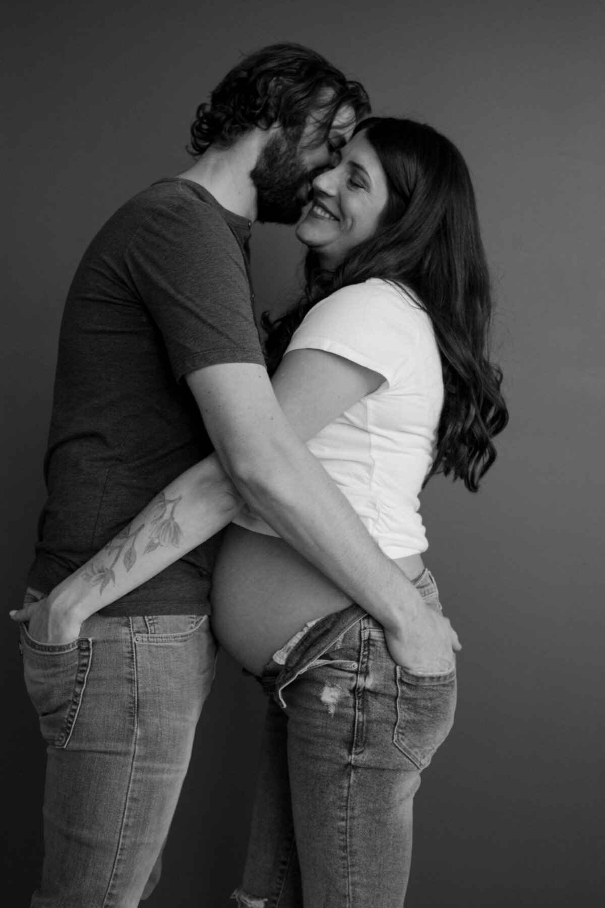 Tess and Zack Maternity_043