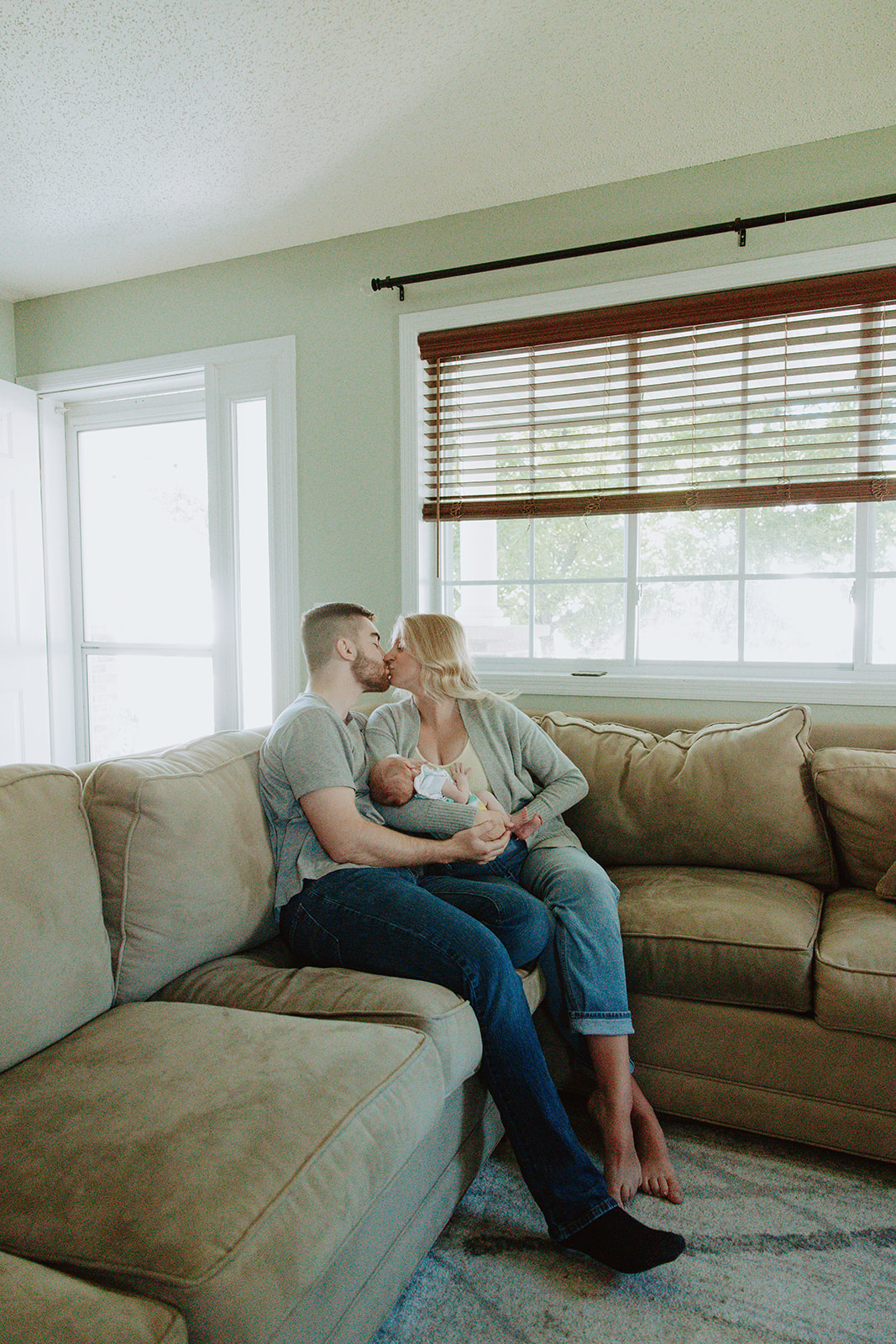 Family photos without the stress — just laughter, hugs, and real moments. Minnesota family photographer for playful, true-to-life memories.