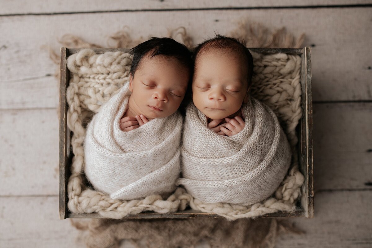 Twin newborn boys Trussville alabama photograpjhy studio