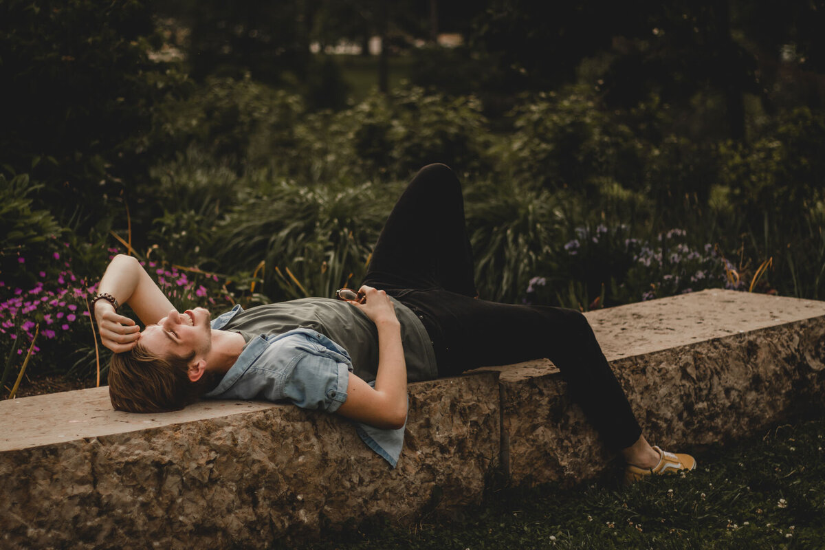 senior-photo-male-Forest-Park