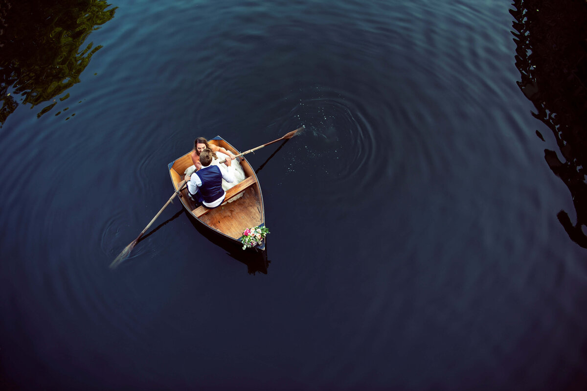 euridge-manor-bath-wedding-photographer-couple-boat