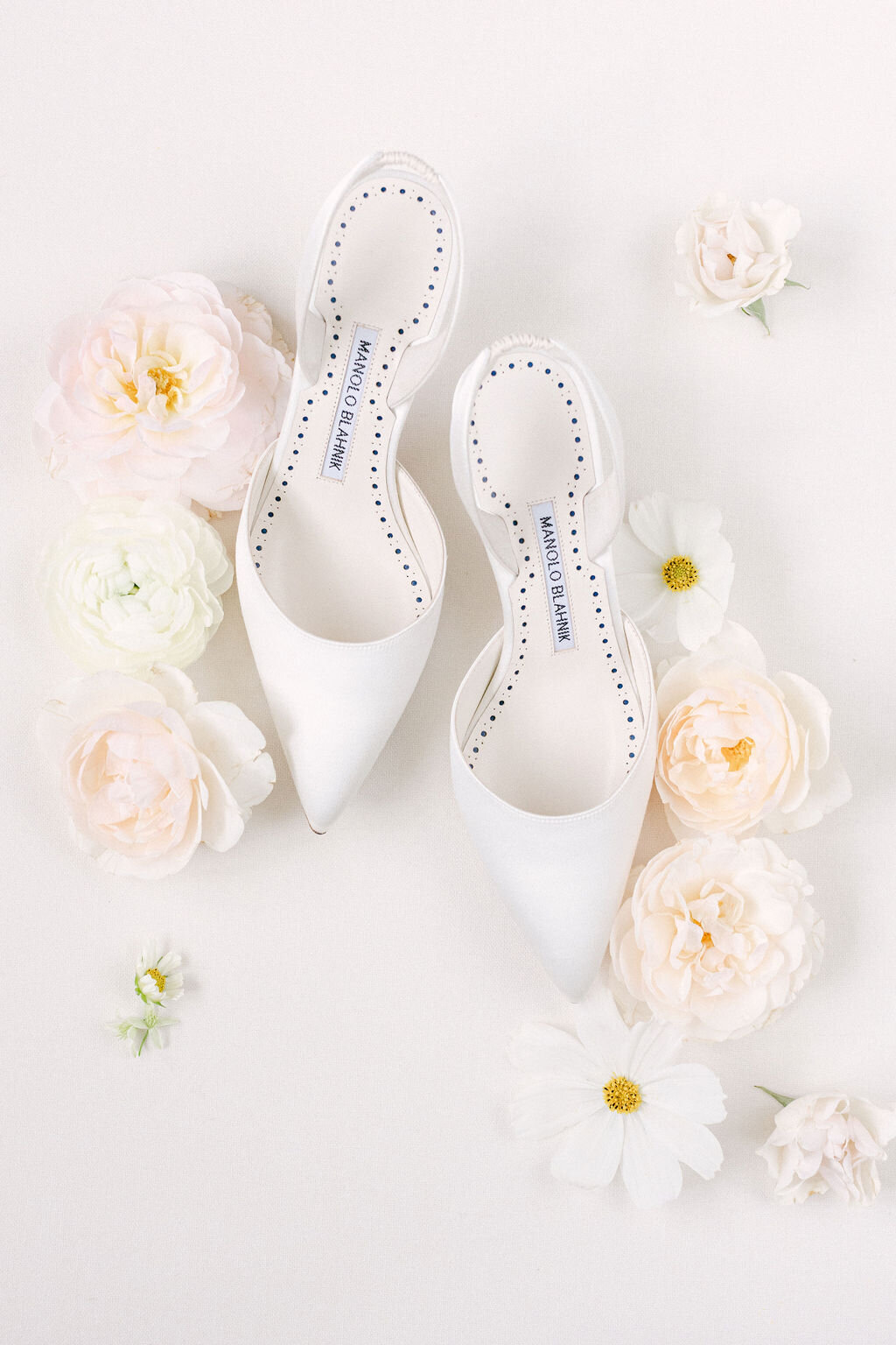14-Bridal Shoes-Manolo Blahnik-Fall Wedding Details-Inns of Aurora Wedding-Verve Event Co (2)