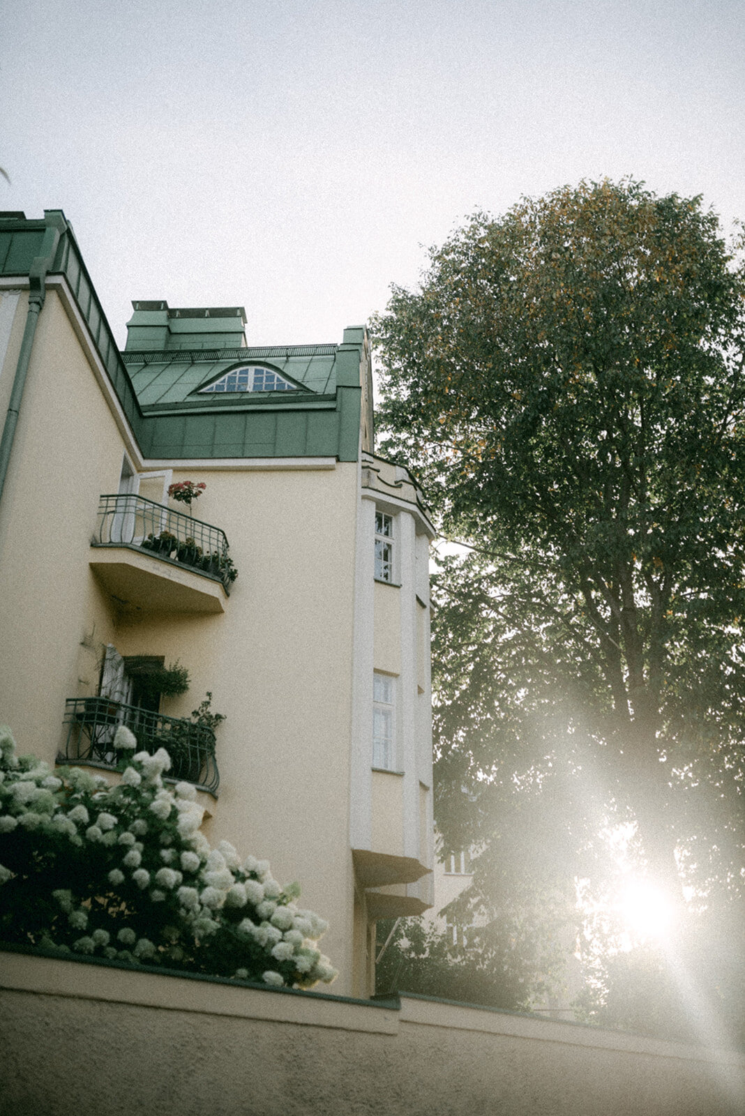 A photograph of art nouveaou buildings in Helsinki by photographer Hannika Gabrielsson