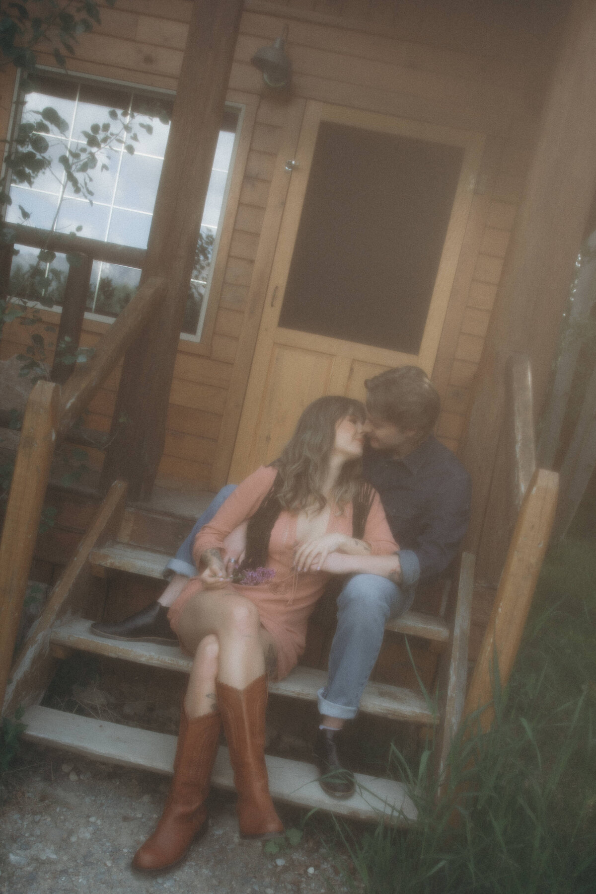 vpc-couples-vintage-cabin-shoot-35
