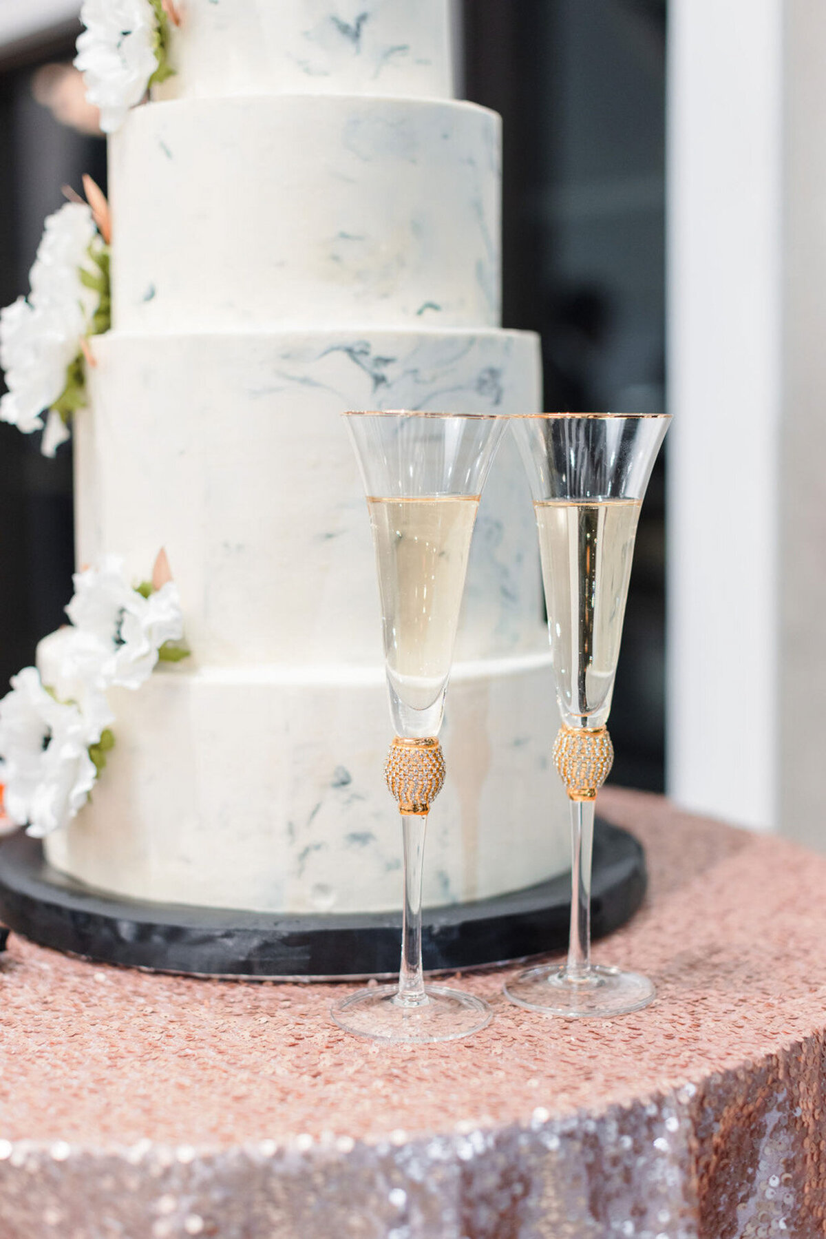 two glasses of champagne with wedding cake