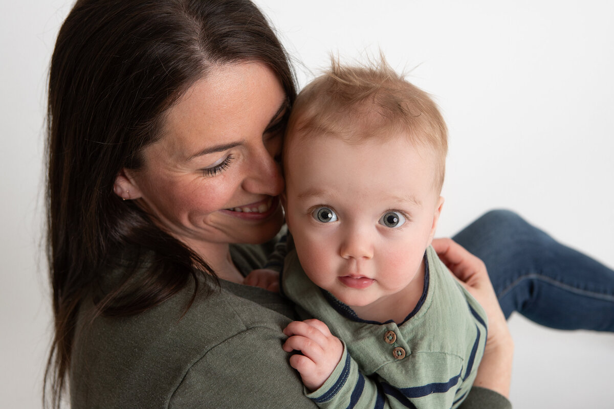 minimalist mommy and me session