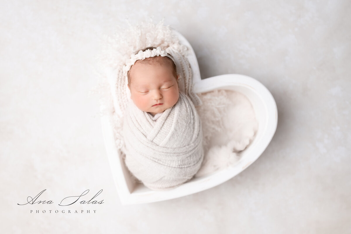 Newborn-Photographer-Edmonton-30
