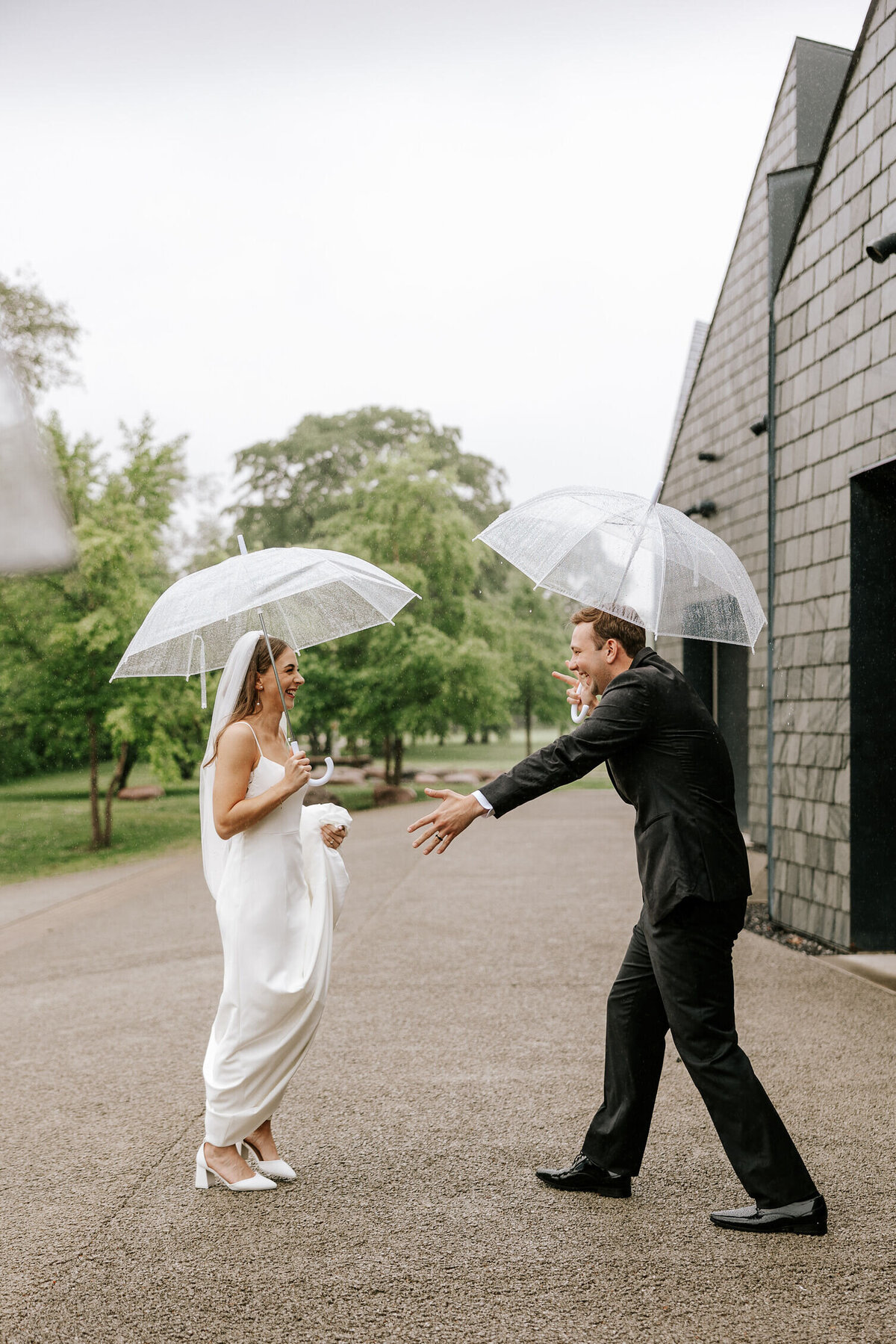 Sarabande_Chicago_Wedding_Colorful_Pink_Terra_Cotta_Rainy_Day-04