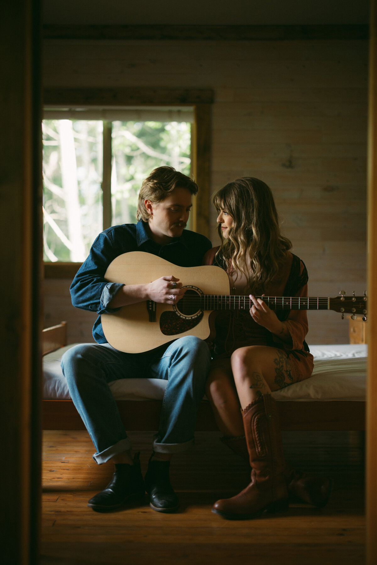 vpc-couples-vintage-cabin-shoot-76