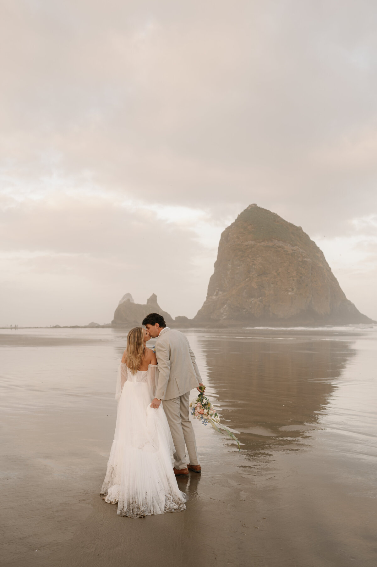 elopement-canon-beach-oregon-21