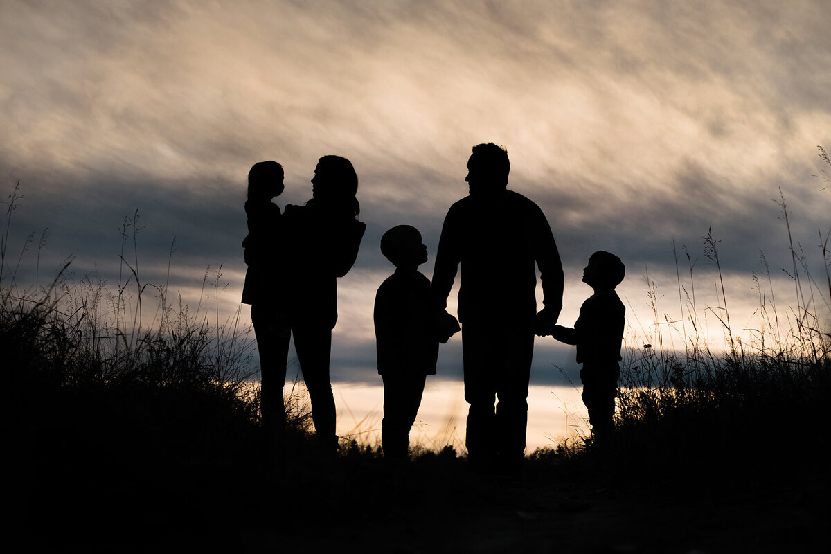 Family-Photo-Silhouette-Carbun-Park-Calgary