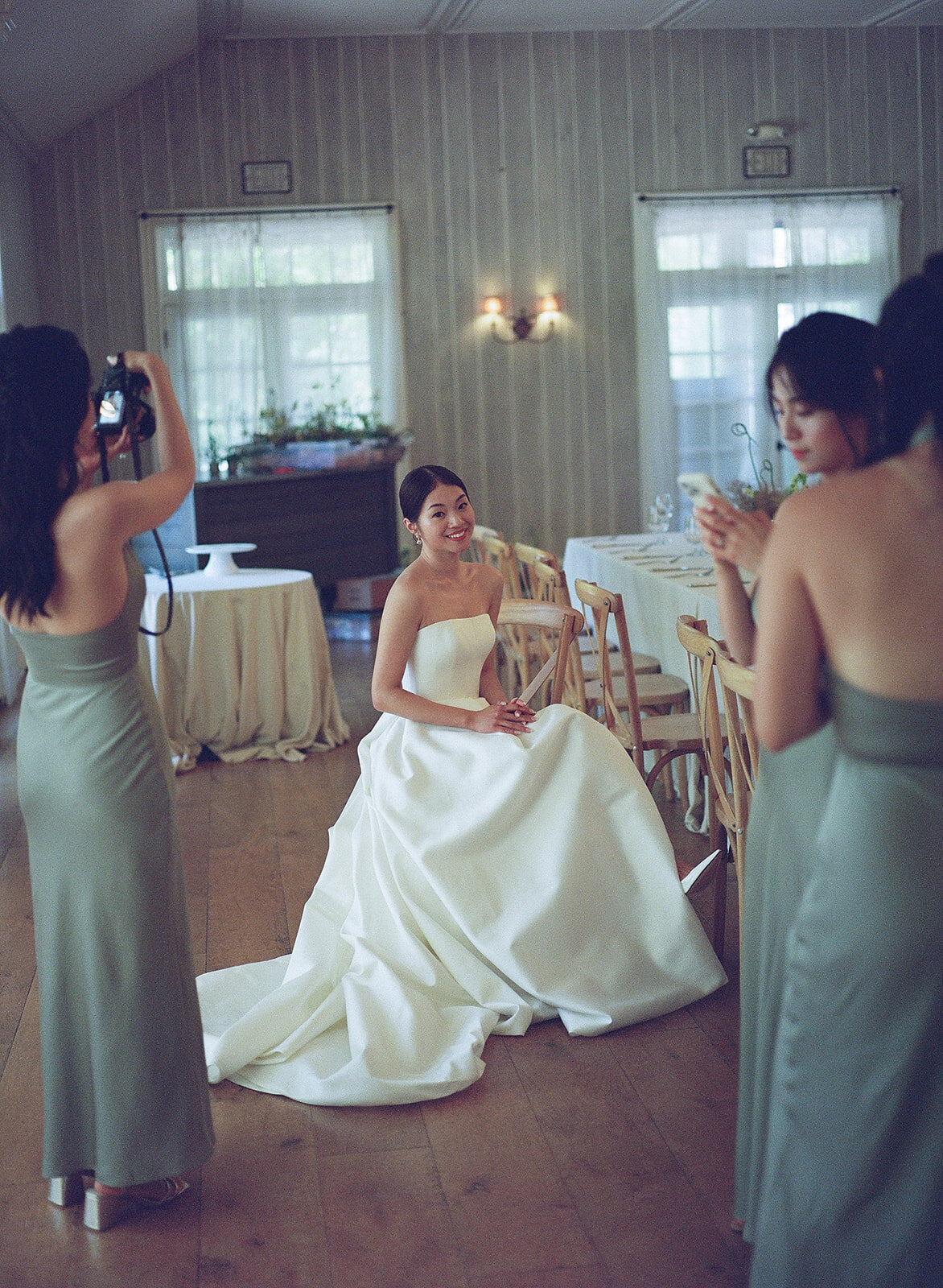aimee-leo-getting-ready-olive-and-oath112