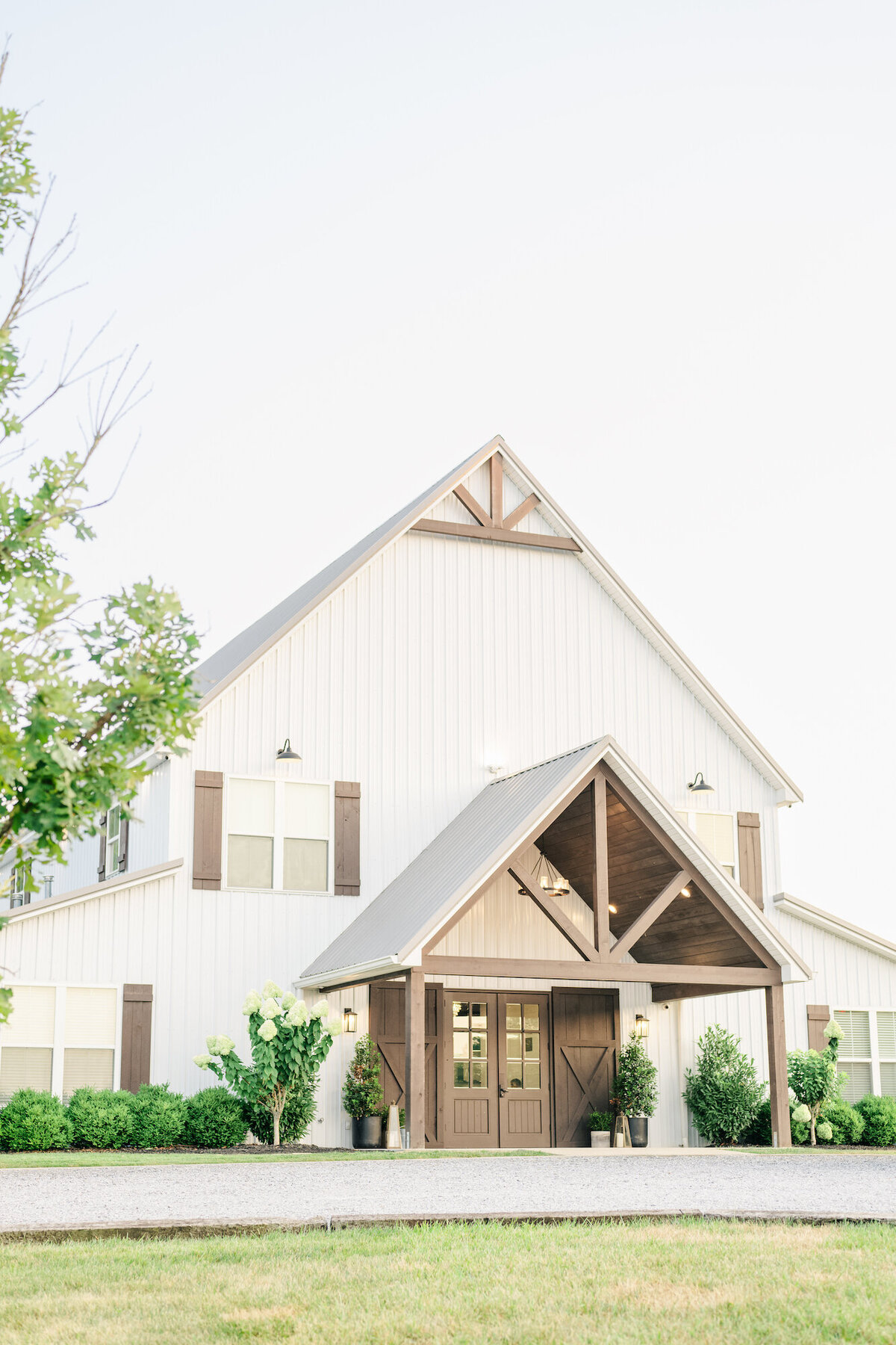 barn-at-white-oaks-wedding-murray-kentucky-78