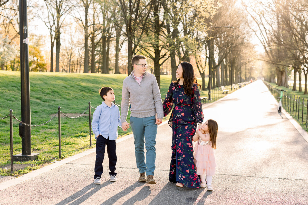 family-photography-lincoln-memorial-reflecting-pool-34