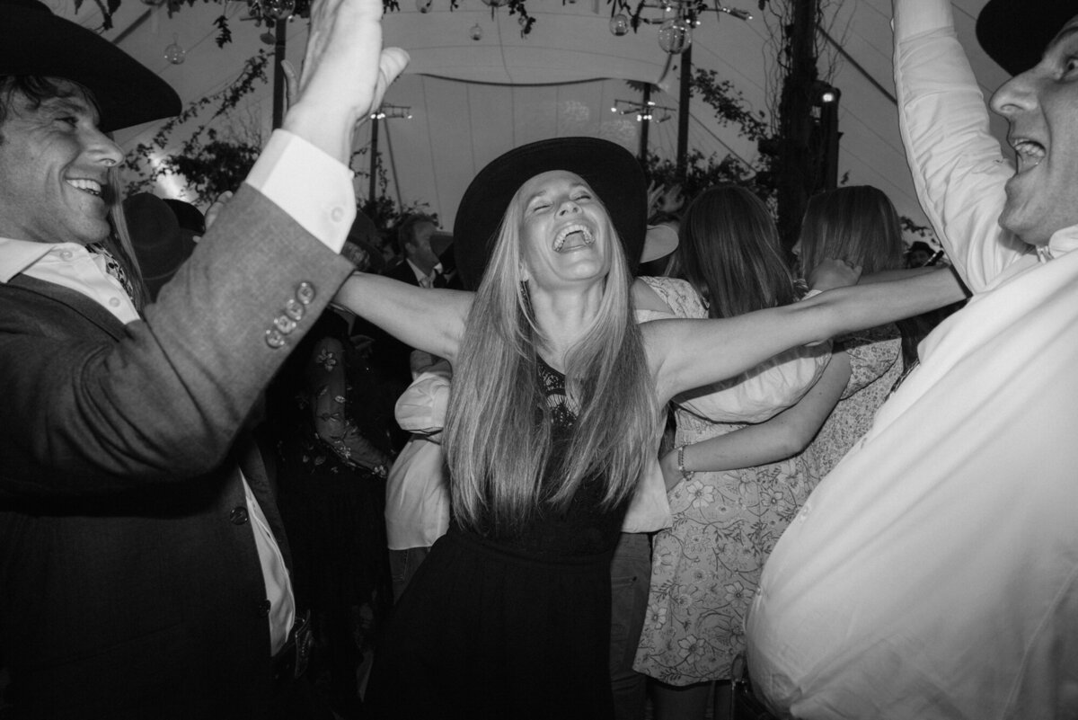 Real-Genuine-Wedding-Moments-Lance-Nicoll-32