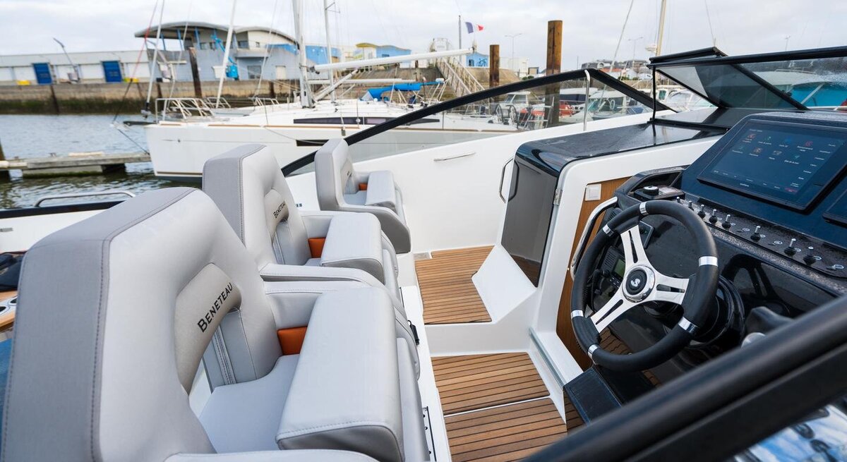 beneteau-flyer-10-exterior-2