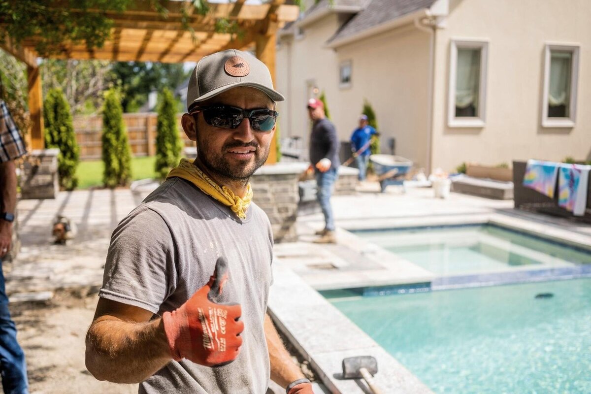 better-lawns-contractor-thumbs-up-pool-project