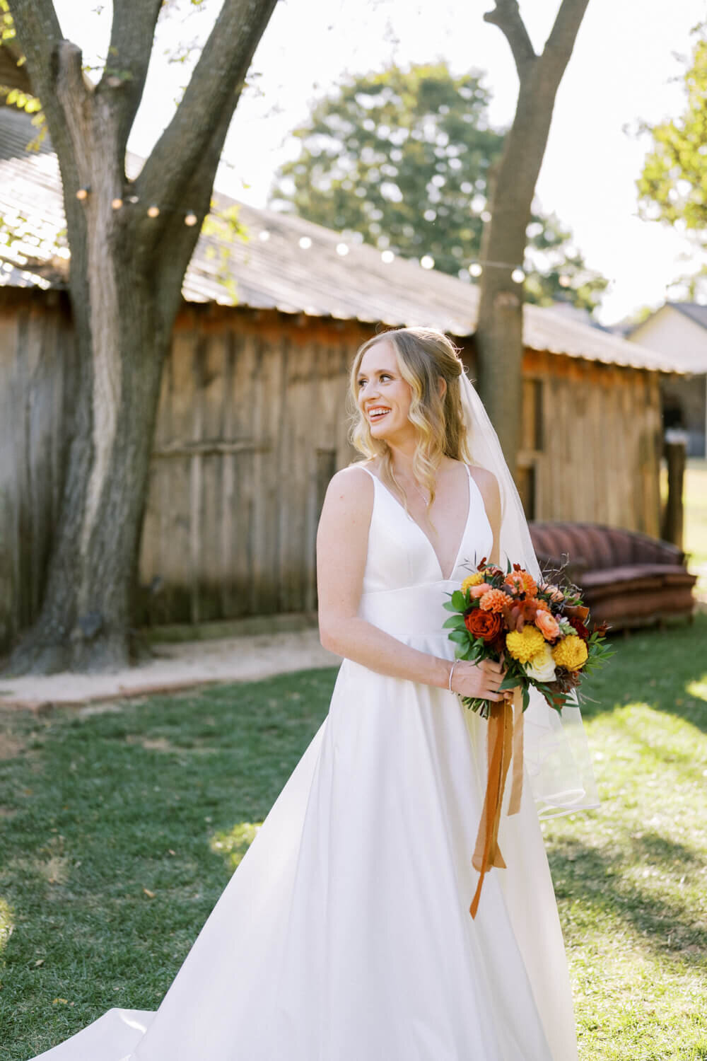 bride-laughing-over-shoulder