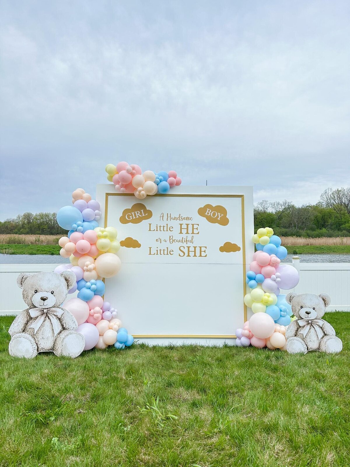 Winnetka balloons and party decor by Mauis Balloons