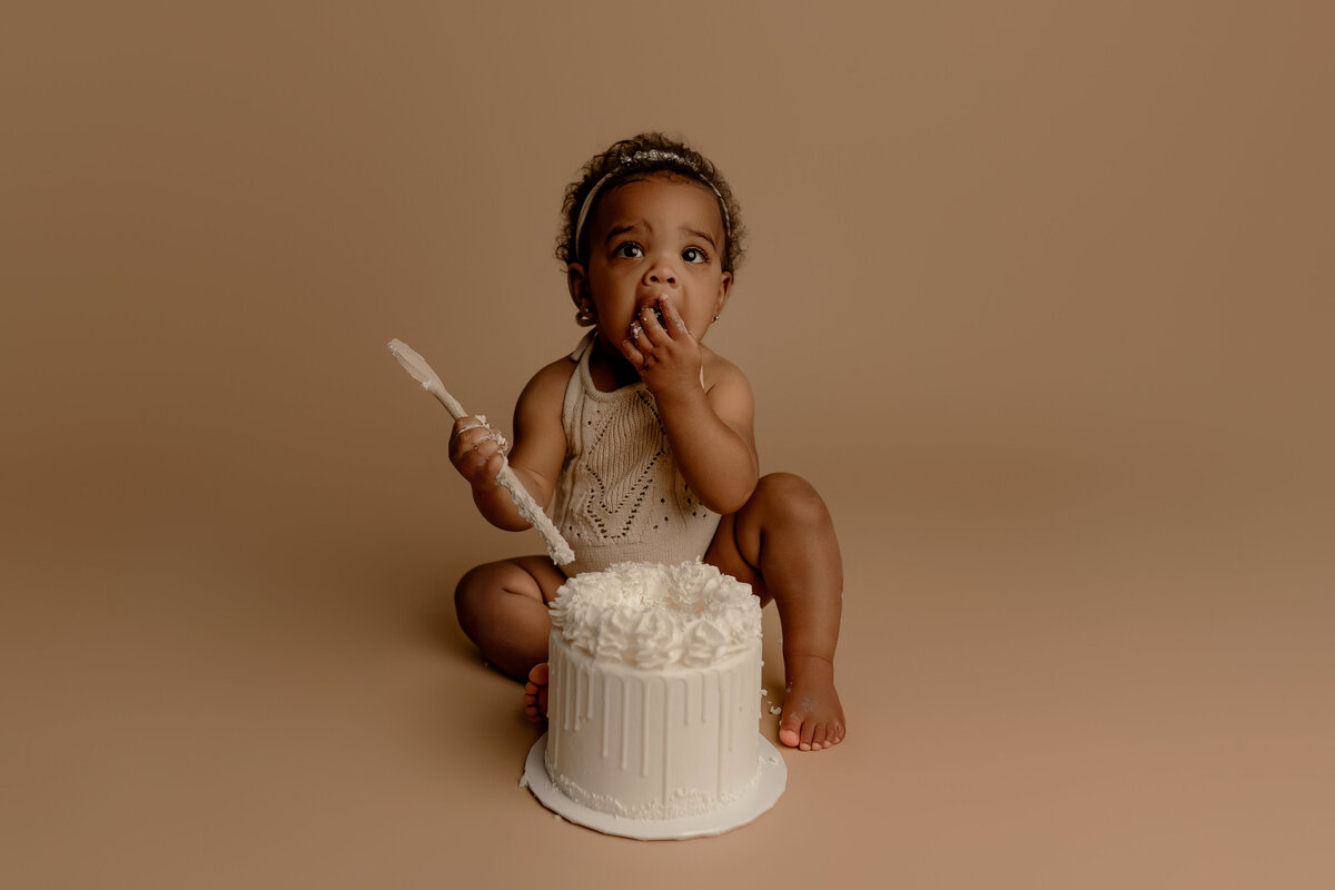 baby eating cake in phoenix milestone session
