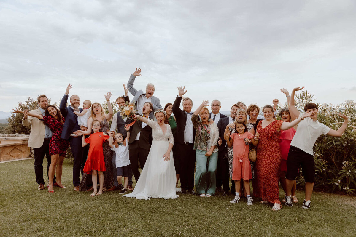 Coline-et-Lincoln-cocktail-mariage-photo-de-groupe