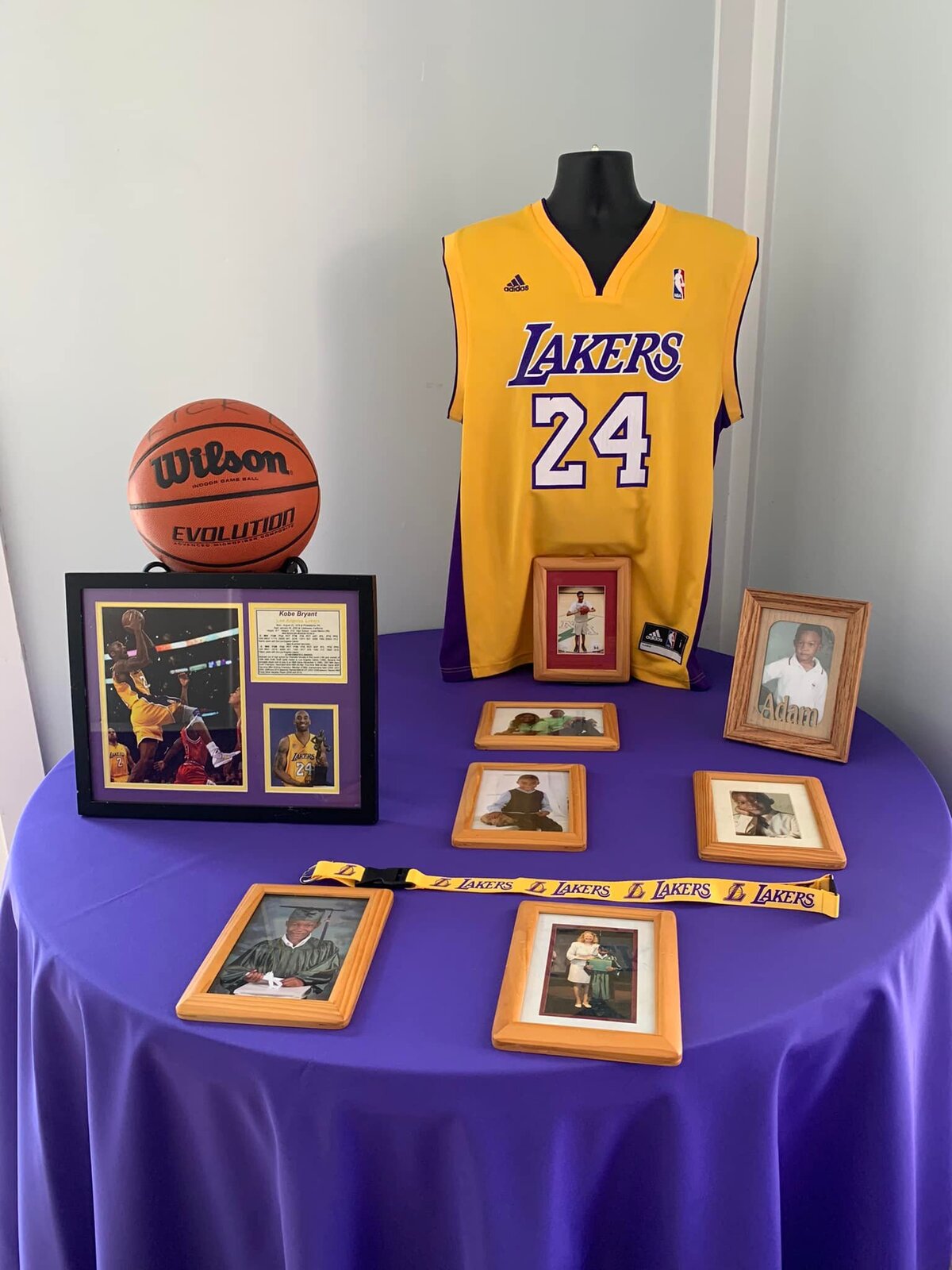 graduation-party-lakers-table