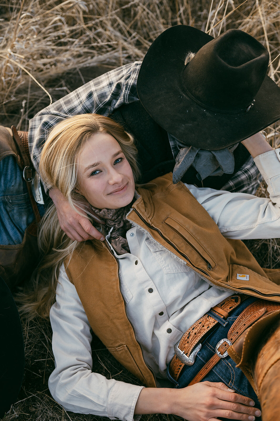 presley-gray-photo-montana-western-ranch-couples-photoshoot-2255