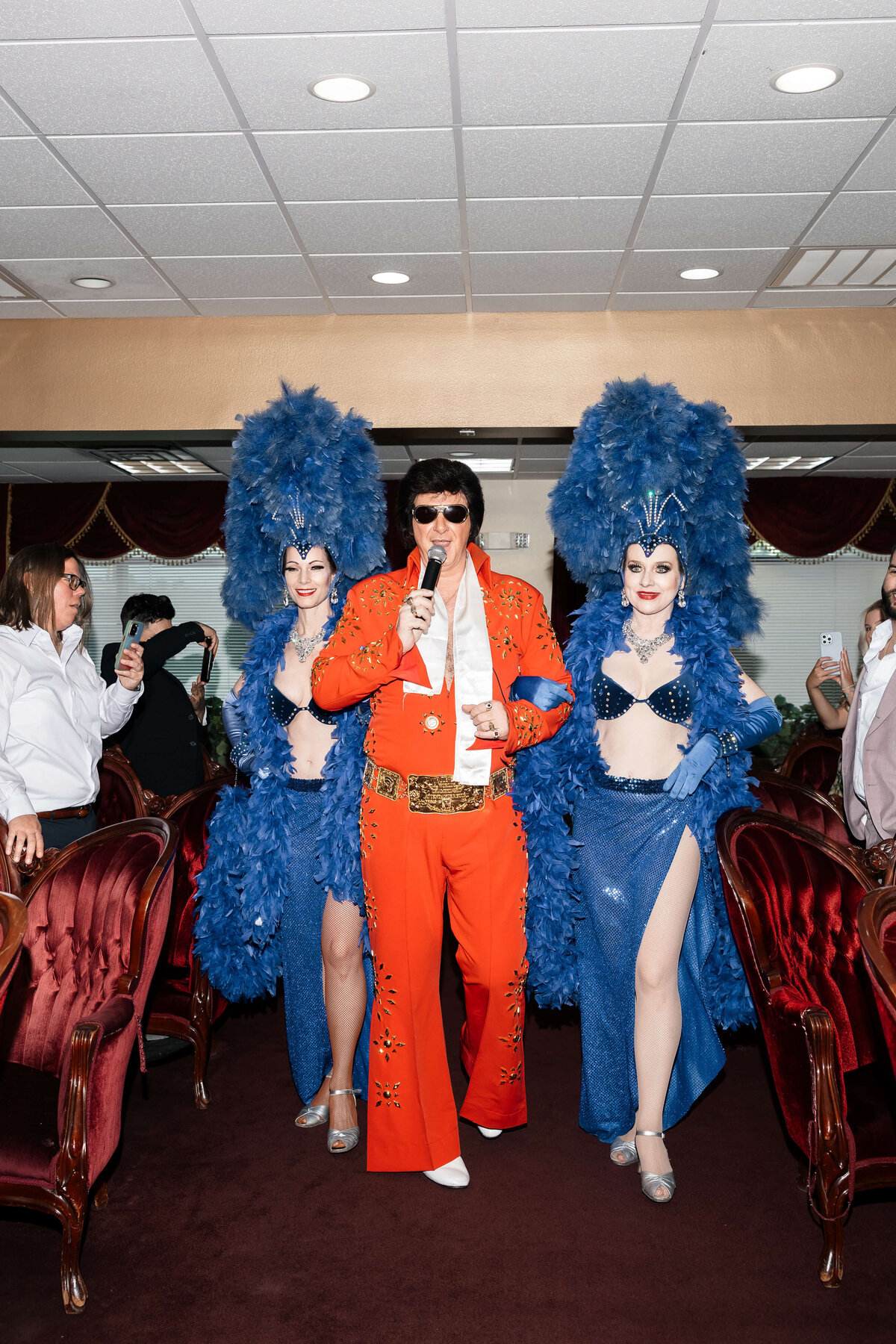 53riskyexposure_alexis-tyler_las-vegas-elopement-photography