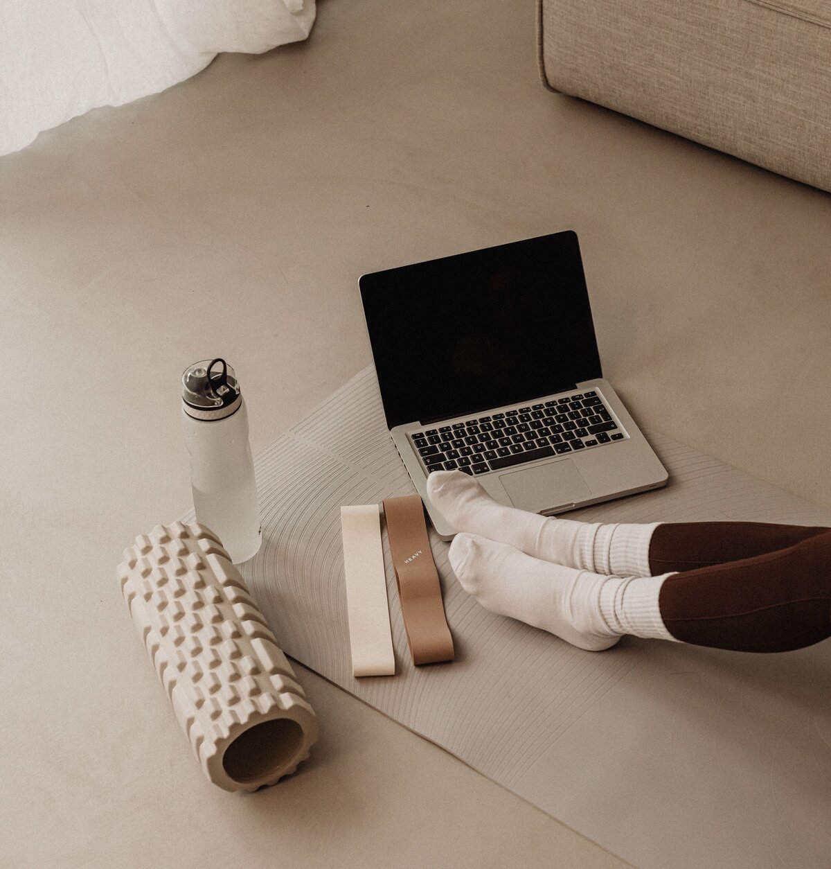 kaboompics_health-and-wellness-yoga-and-exercise-at-home-30972