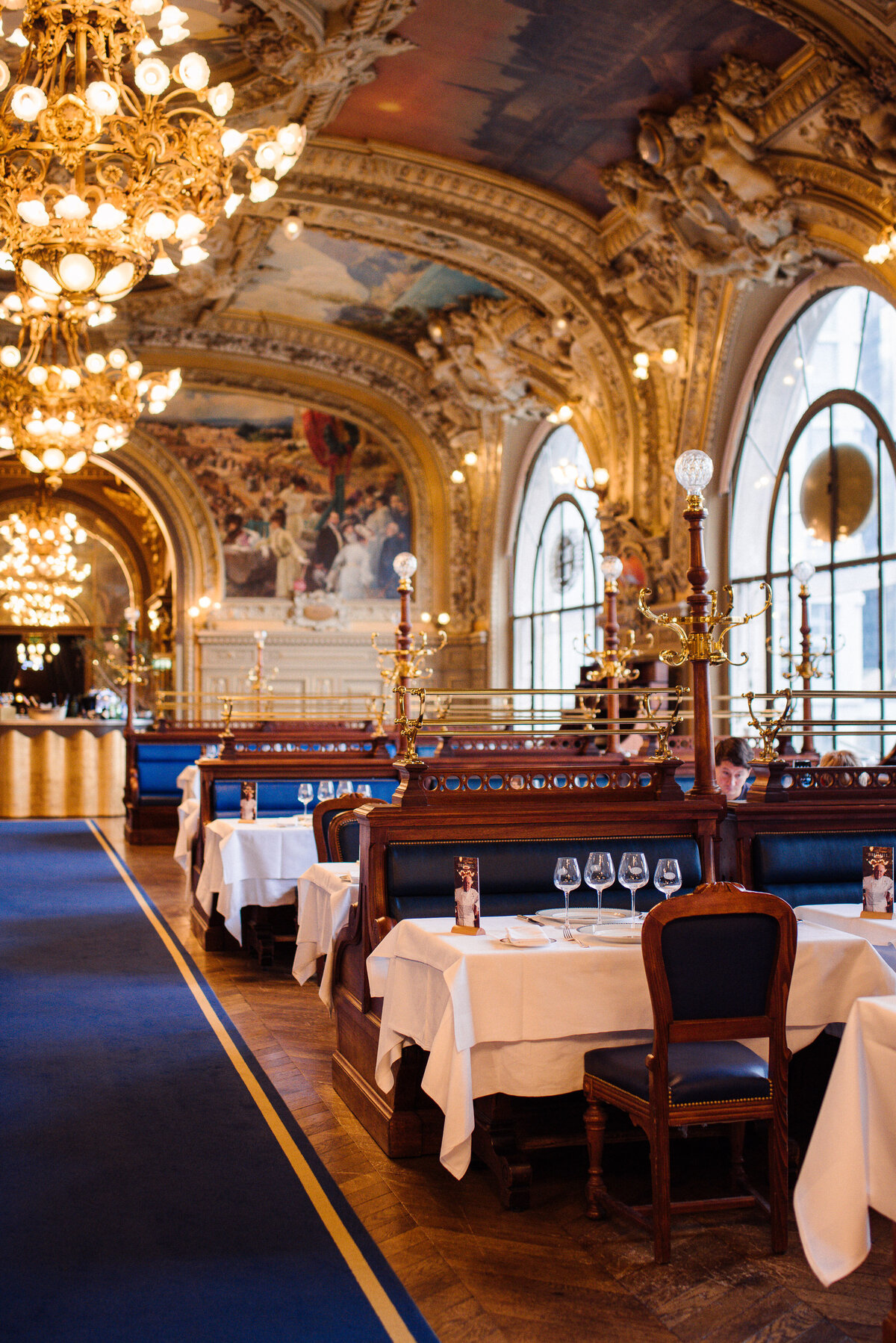 Gold and blue opulent restaurant in Paris