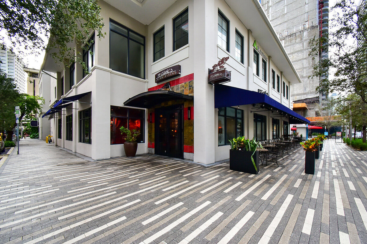 a-picture-of-PF Chang's restaurant front entrance