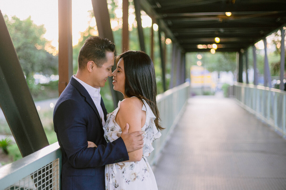 Texas-San-Antonio-Austin-Houston-Wedding-Photographer-Engagement-AR-Pearl-Brewery_0019