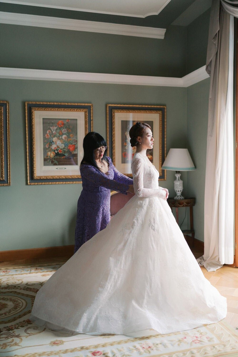 Bride and her mother during preparations at Grand Hotel Tremezzo wedding, by Lake Como Photographer Andreas K. Georgiou