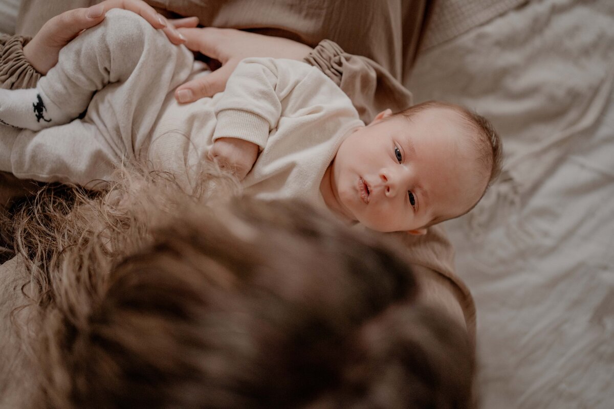 Newbornshoot door Leukfotografie in Amsterdam, Zaandam, Landsmeer, Oostzaan en Purmerend – zachte, liefdevolle babyfoto’s-120