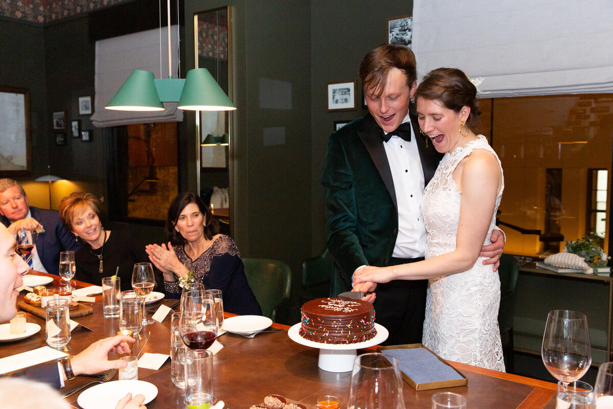 chicago-viceroy-wedding-reception-cake-3