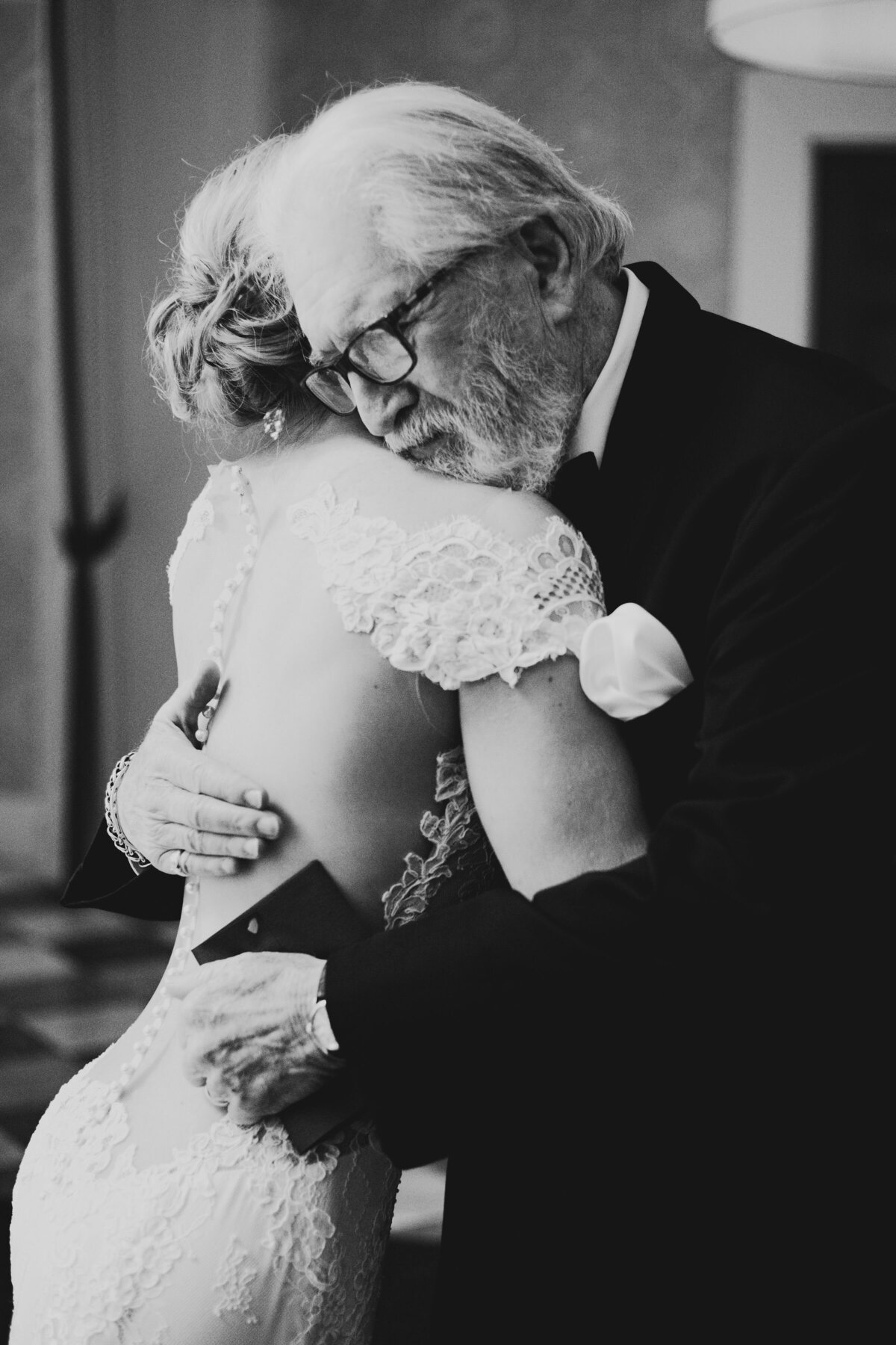 relaxed and happy wedding photography by fairfax photographer