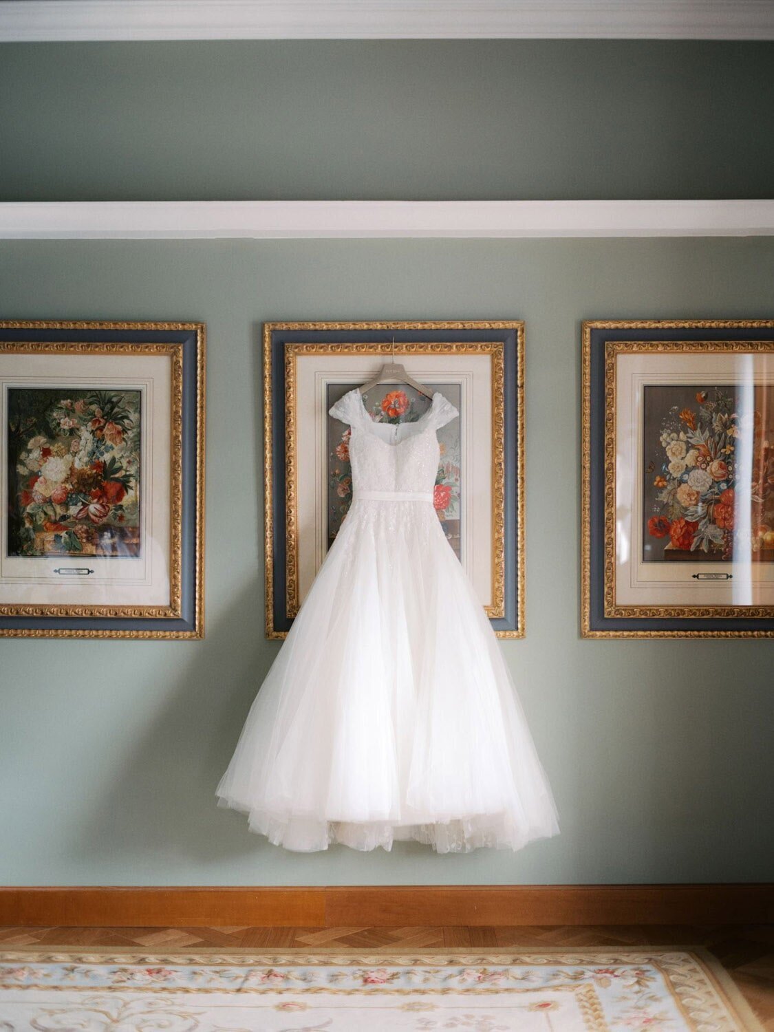 Wedding gown by MoniqueLhuillier, at Grand Hotel Tremezzo Wedding, by Lake Como wedding photographer Andreas K. Georgiou